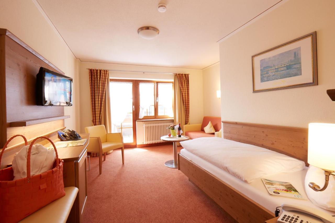 Wander- & Wellnesshotel Naegele Гехеншванд Екстер'єр фото